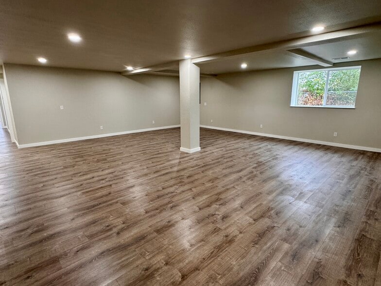 More Photos Of 4233 NE 147th Ave, Portland Warehouse For Lease