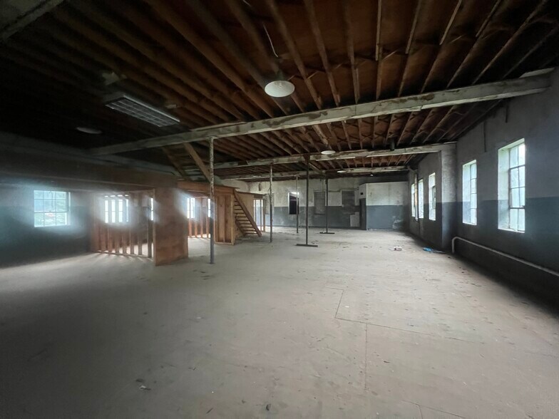 More Photos Of 2763 Highway 6, Slate Hill Warehouse For Sale