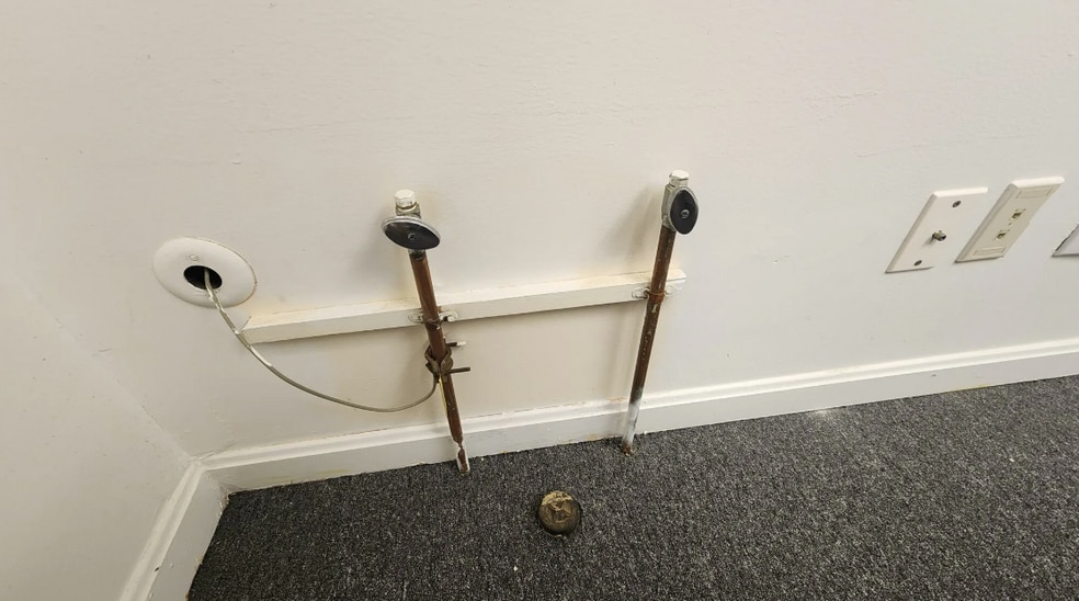 More Photos Of 4 Birch St, Derry Office For Sale