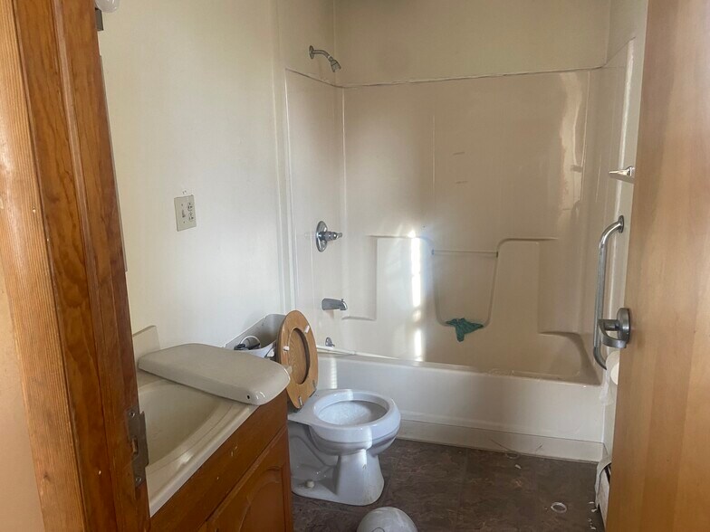 More Photos Of 164 S Main St, Carbondale Apartments For Sale