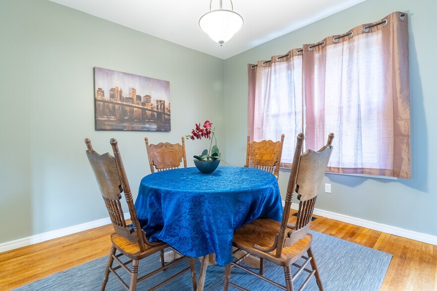 More Photos Of 738 Brock St, Windsor Multifamily For Sale