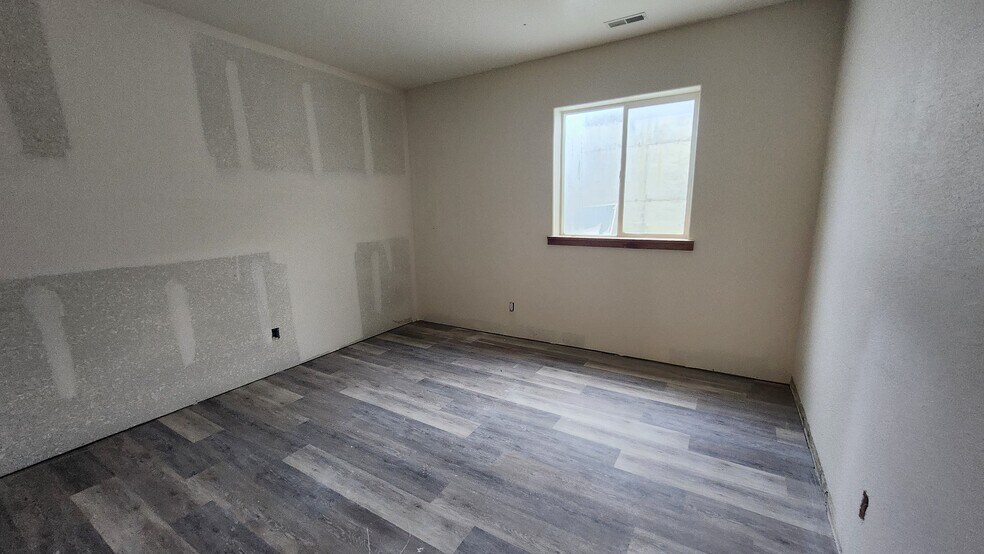 More Photos Of 1600 E Lincoln Rd, Idaho Falls Office For Lease