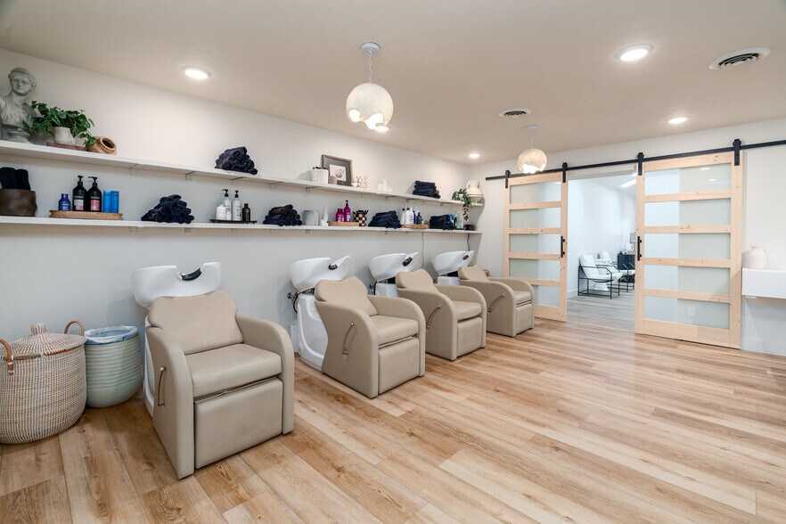 More Photos Of 709 N Carbon St, Marion Flex For Sale