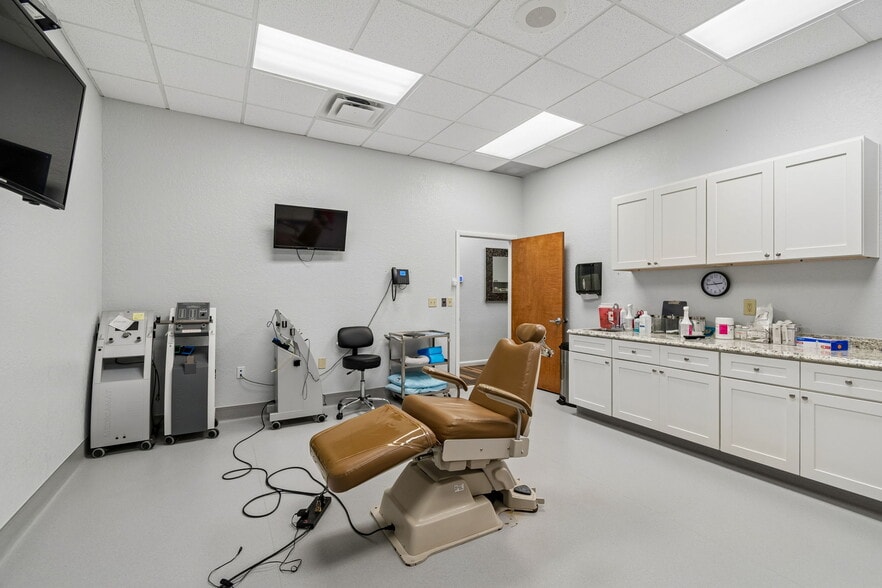 More Photos Of 6730 W Linebaugh Ave, Tampa Office For Sale