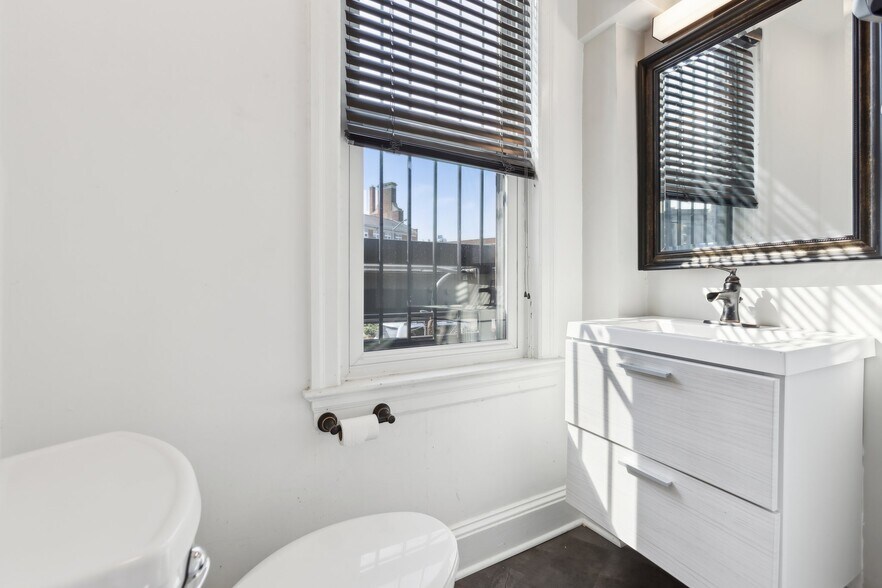 More Photos Of 925 U St NW, Washington Restaurant For Lease