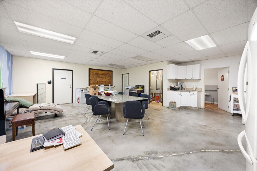 More Photos Of 81500 Industrial Pl, Indio Warehouse For Sale