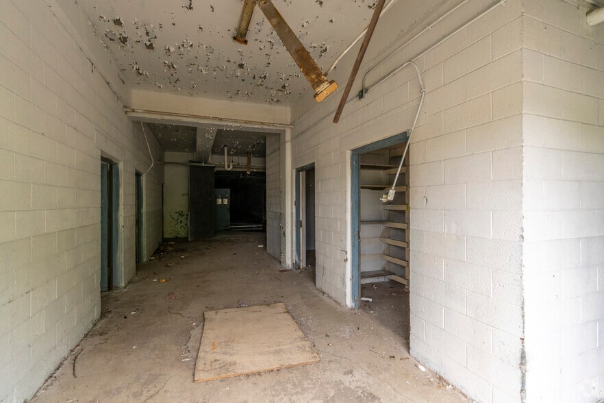 More Photos Of 1101 Chavez Dr, Flint Specialty For Lease