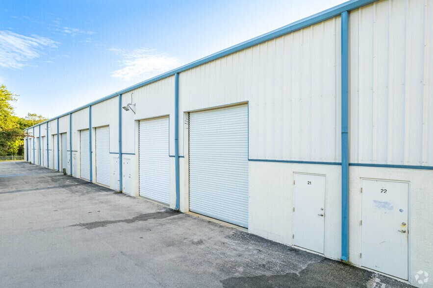 More Photos Of 140 Oscar Hill Rd, Tarpon Springs Light Manufacturing For Lease