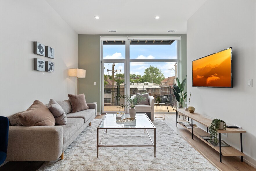 More Photos Of 4513 N Clark St, Chicago Apartments For Sale