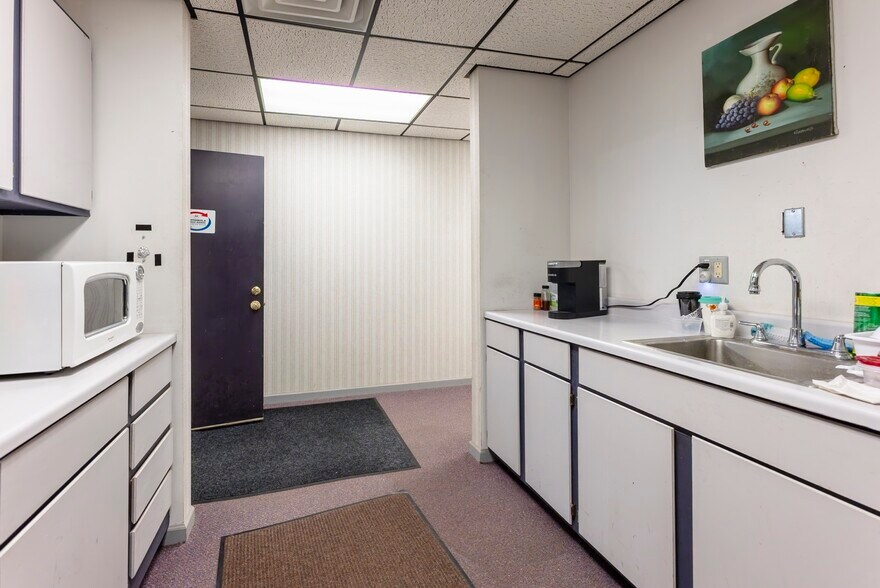 More Photos Of 447 Broadway, Ulster Park Office For Sale