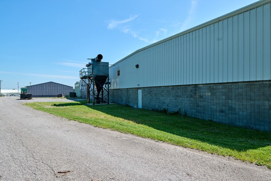 More Photos Of 7464 Sharon Mercer Rd, Mercer General Retail For Sale