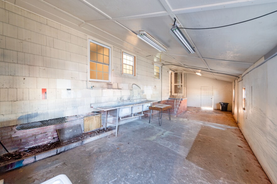 More Photos Of 3801 Miriam Dr, Charlotte Office For Lease