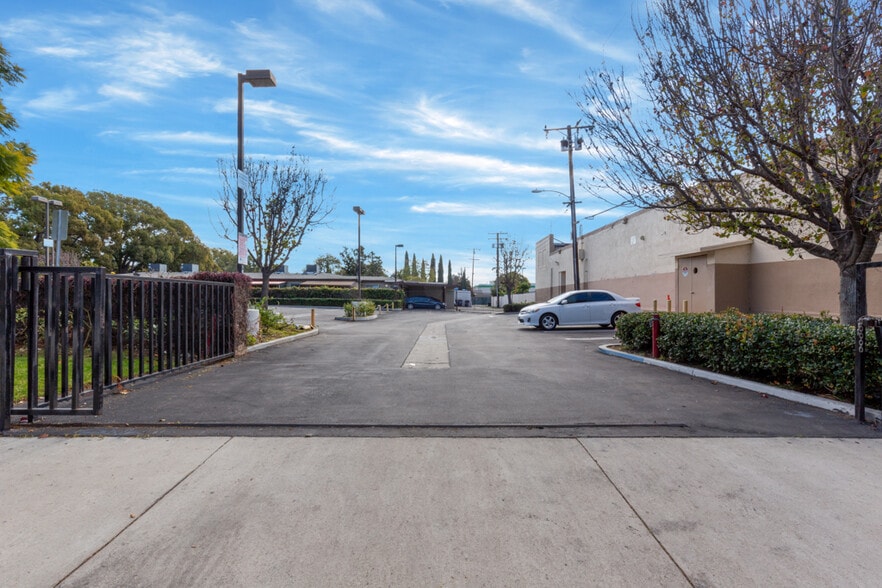 More Photos Of 505 S Main St, Santa Ana Storefront For Sale