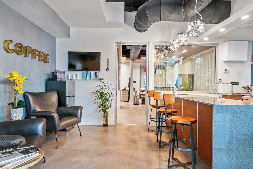 More Photos Of 20900 NE 30th Ave, Aventura Office Residential For Lease