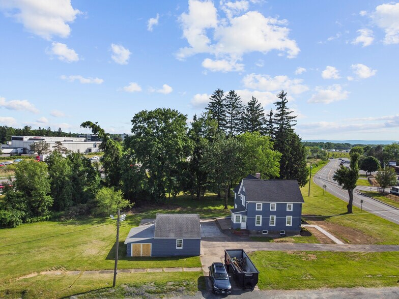 More Photos Of 267 Wolf Rd, Latham Office For Lease