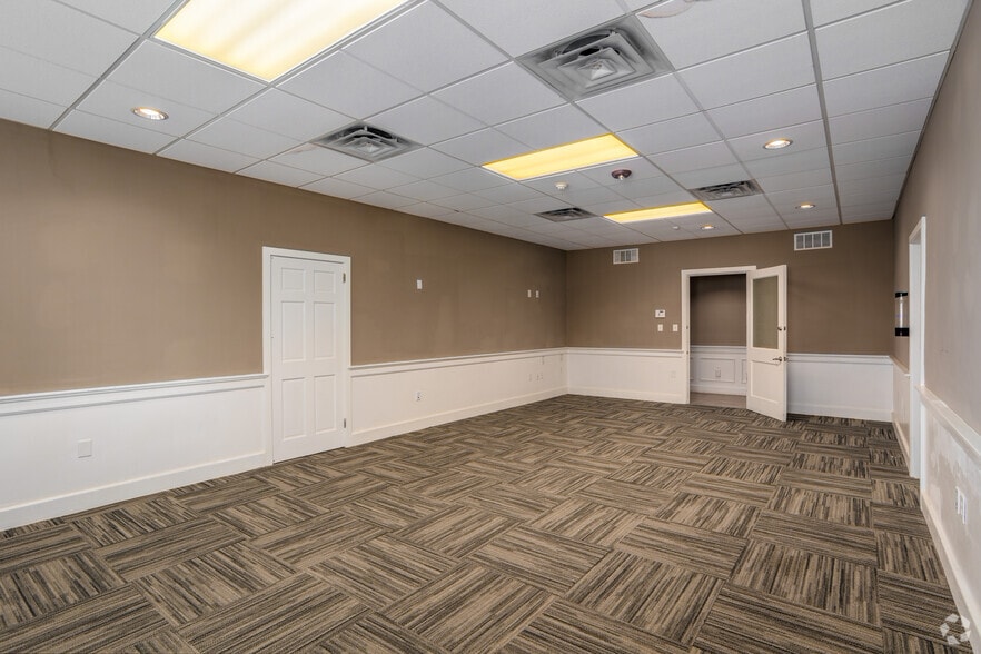 More Photos Of 31-33 W Loockerman St, Dover Office For Sale