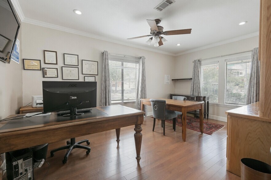 More Photos Of 1715 S 1st St, Austin Office For Sale