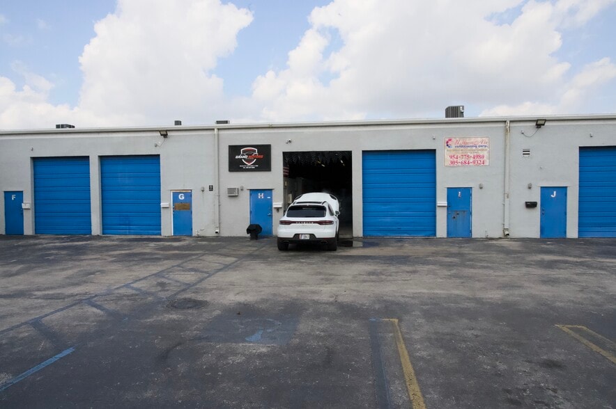 More Photos Of 7215 NW 41st St, Miami Warehouse For Sale