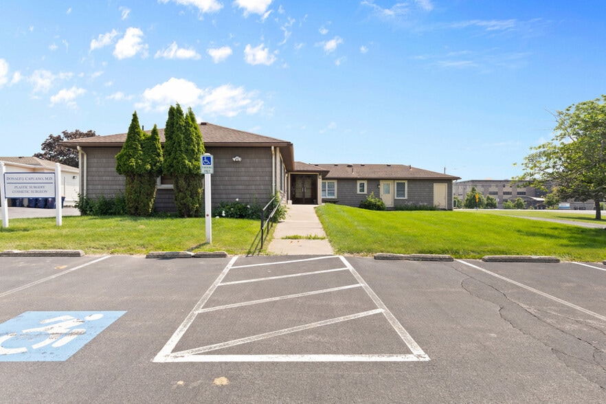 More Photos Of 2640 Ridgeway Ave, Rochester Medical For Lease