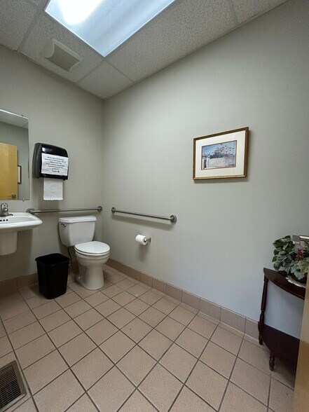 More Photos Of 526 Independence Rd, East Stroudsburg Medical For Lease