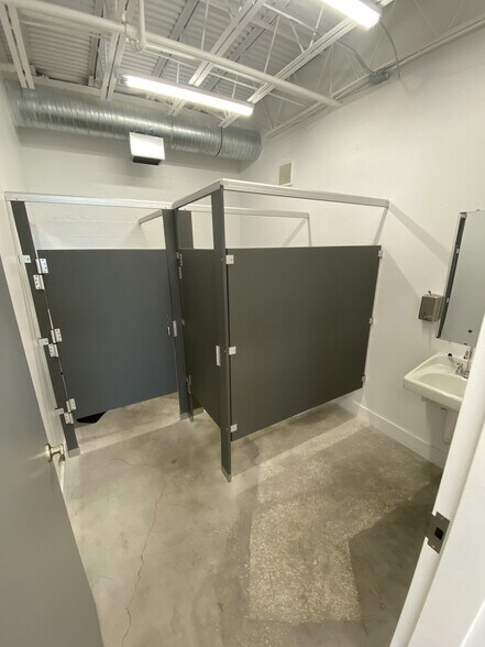 More Photos Of 4310 E Broadway Ave, Tampa Light Distribution For Lease