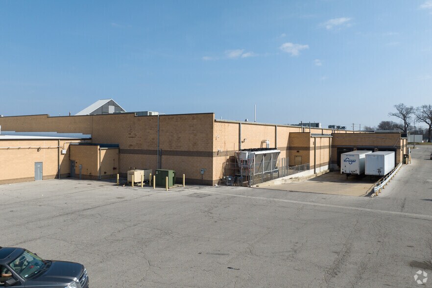 More Photos Of 7545-7633 Sylvania Ave, Sylvania Unknown For Lease