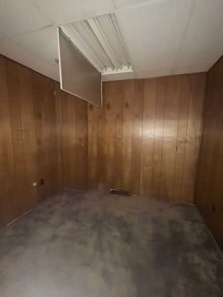 More Photos Of 6731 Kennedy Ave, Hammond Storefront Retail Residential For Lease