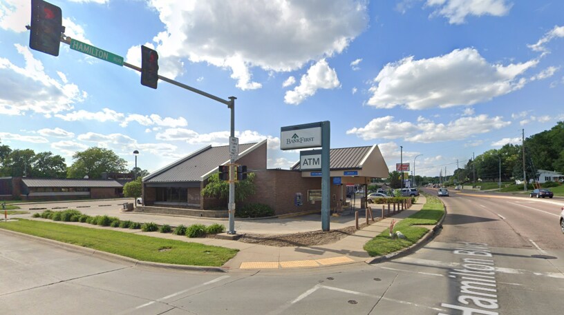 More Photos Of 2401 Hamilton Blvd, Sioux City Bank For Lease
