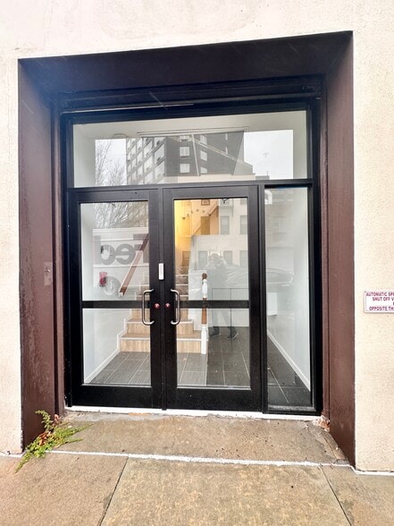More Photos Of 1143 47th Ave, Long Island City Medical For Lease