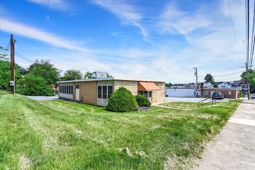 More Photos Of 104 N 7th St, Lemoyne Office For Sale