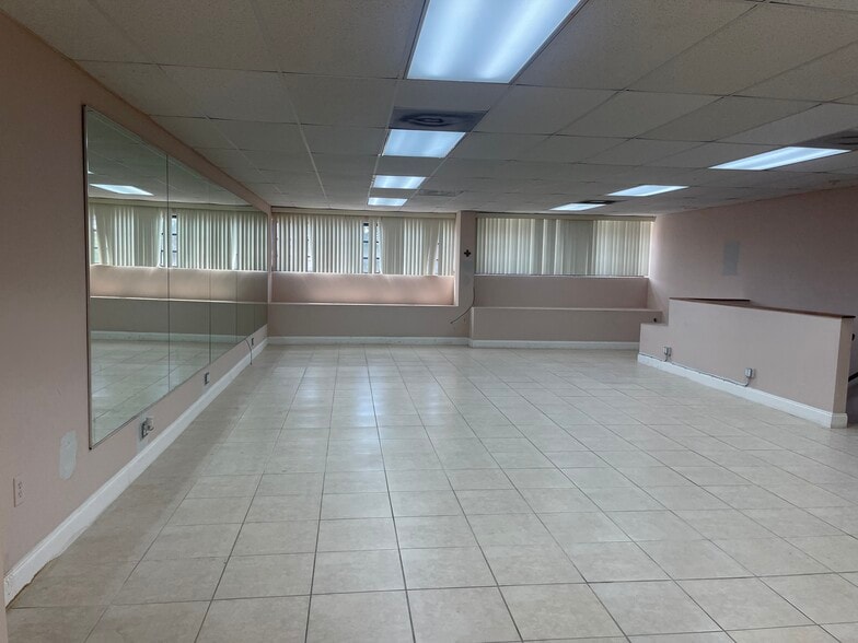 More Photos Of 10379-10399 SW 186th St, Miami Light Manufacturing For Sale