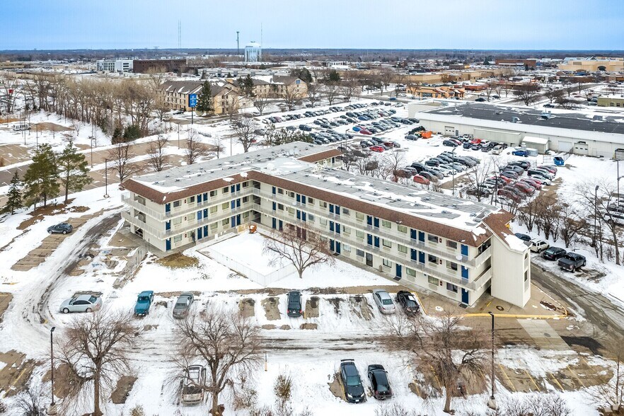 More Photos Of 2300 Cleveland Ave N, Saint Paul Hotel For Sale