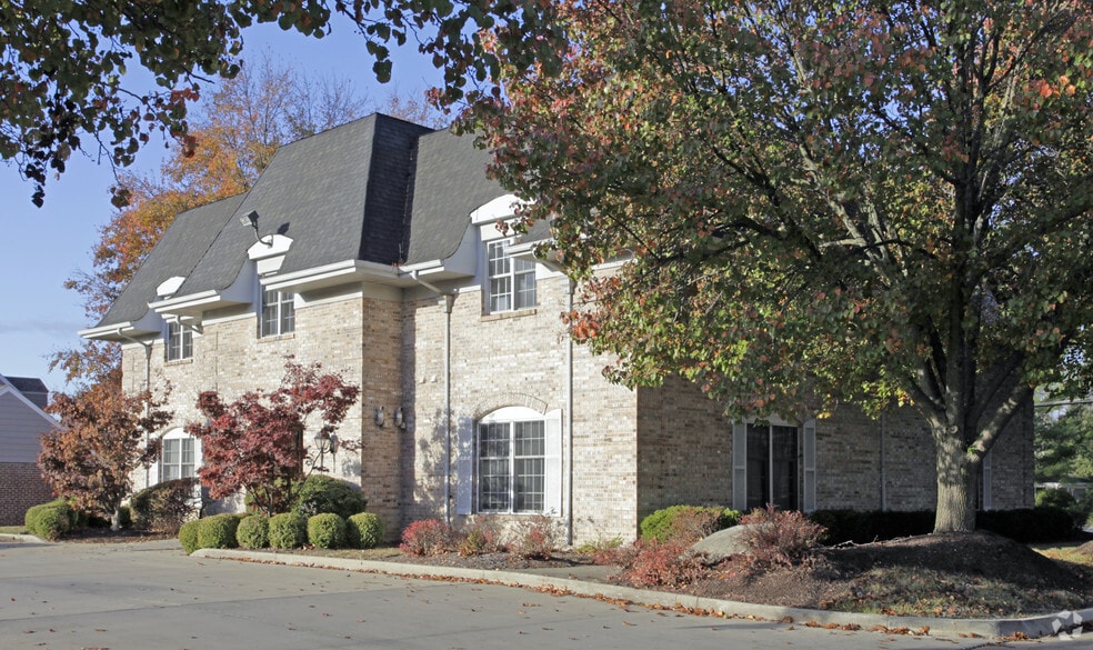 More Photos Of 9122 Montgomery Rd, Cincinnati Office Residential For Lease