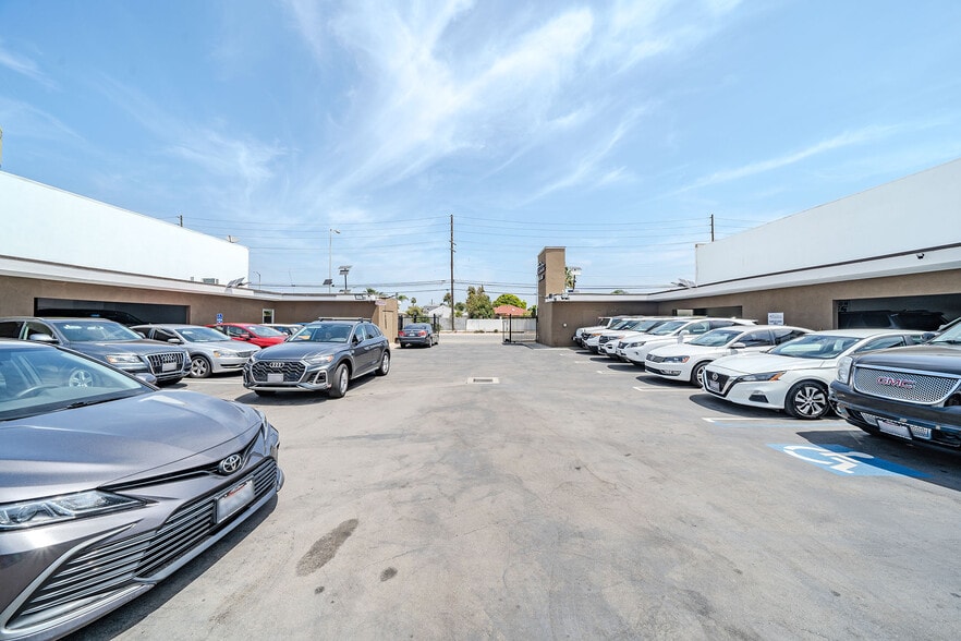 More Photos Of 5716 W Manchester Ave, Los Angeles Office For Sale