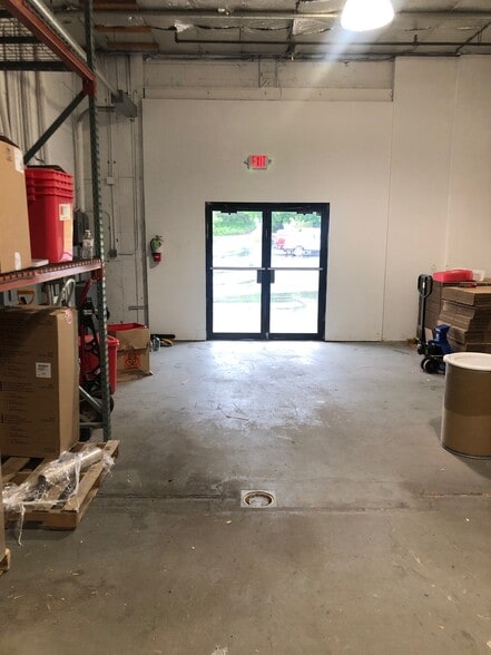 More Photos Of 3145 Bordentown Ave, Parlin Showroom For Sale