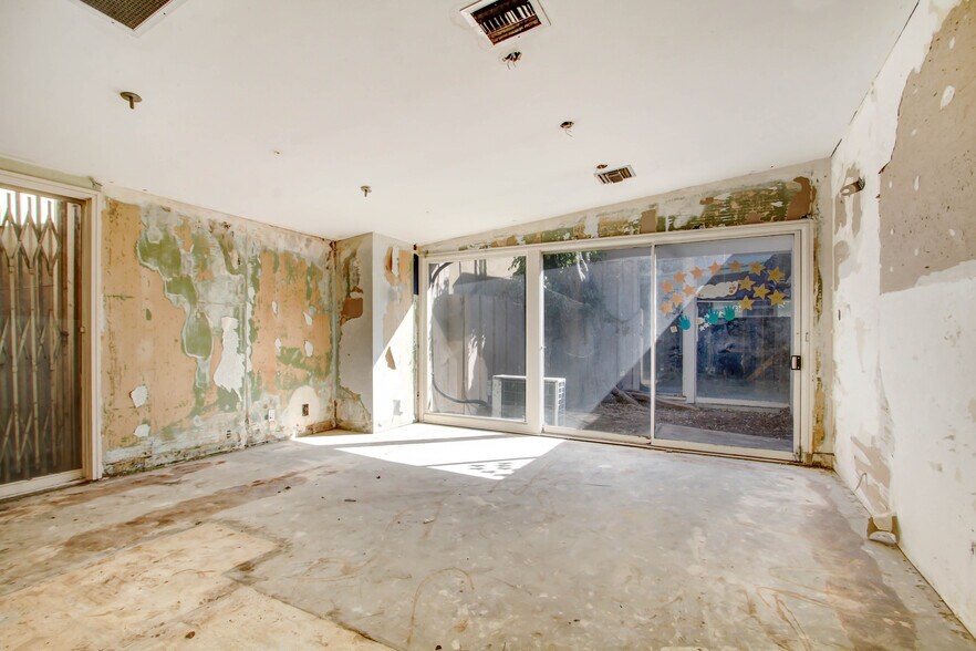 More Photos Of 4950 Wilshire Blvd, Los Angeles Office For Sale