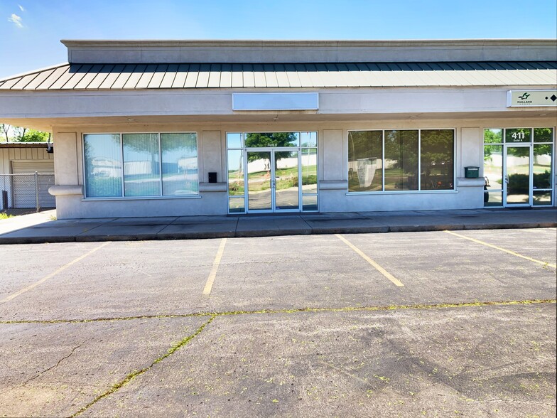 Primary Photo Of 411 N Iowa St, Lawrence Warehouse For Lease