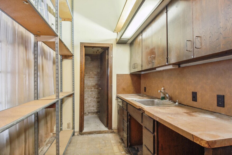 More Photos Of 627 Toulouse St, New Orleans Apartments For Lease