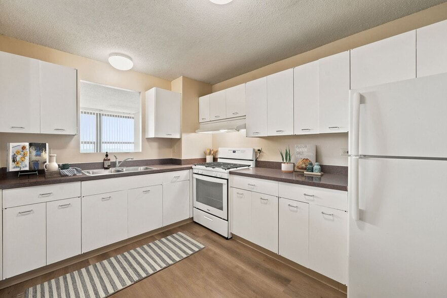 More Photos Of 5441 N East River Rd, Chicago Apartments For Lease
