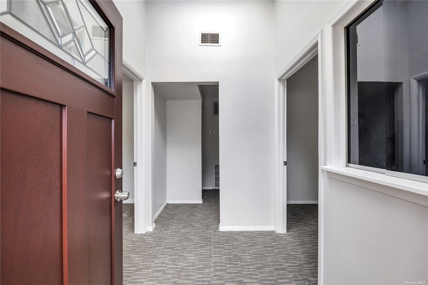More Photos Of 362 Mooney Pond Rd, Farmingville Office For Sale