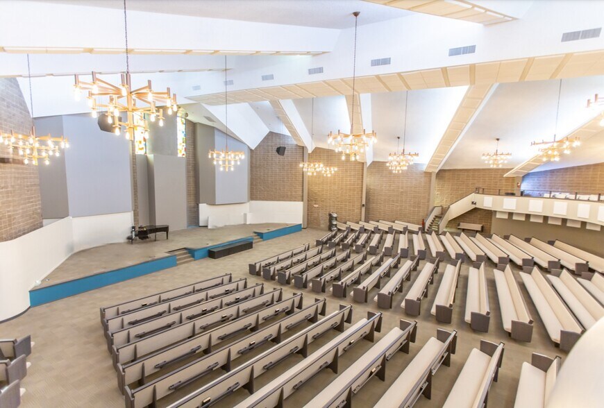More Photos Of 1500 E 17th St, Santa Ana Religious Facility For Lease