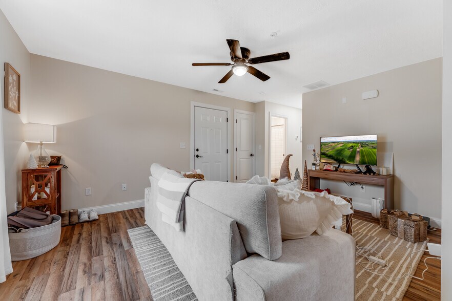 More Photos Of 940 Stewart St, Morgantown Apartments For Sale