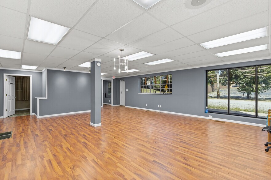 More Photos Of 10131-10137 West Florissant Ave, Saint Louis Office For Sale