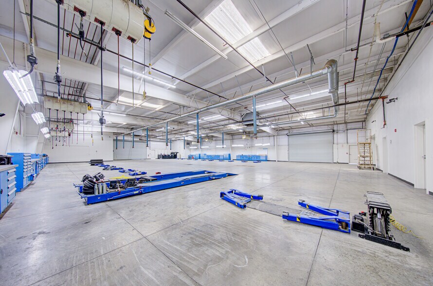More Photos Of 4625 Wible Rd, Bakersfield Auto Dealership For Lease