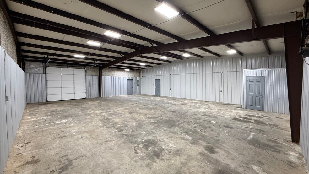 More Photos Of 4384 S Church Street Ext, Roebuck Flex For Lease