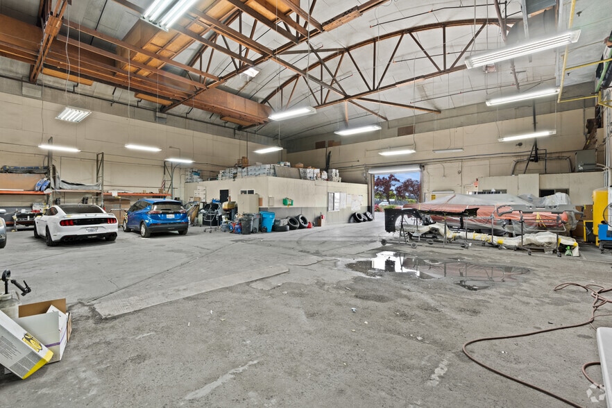 More Photos Of 320 Hillcrest Rd, Hollister Showroom For Sale