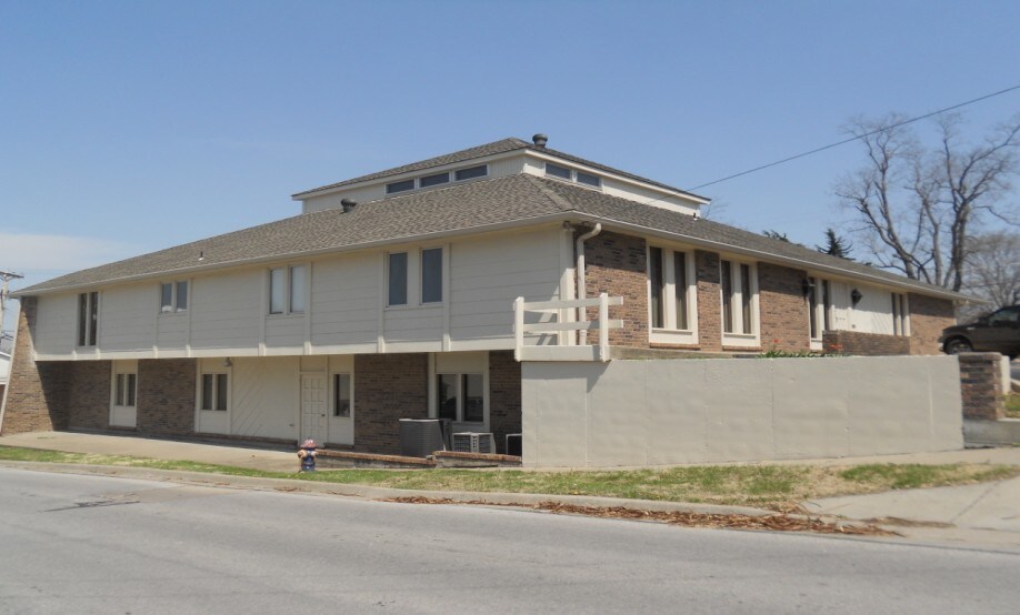 More Photos Of 601 4th St, Platte City Office For Sale