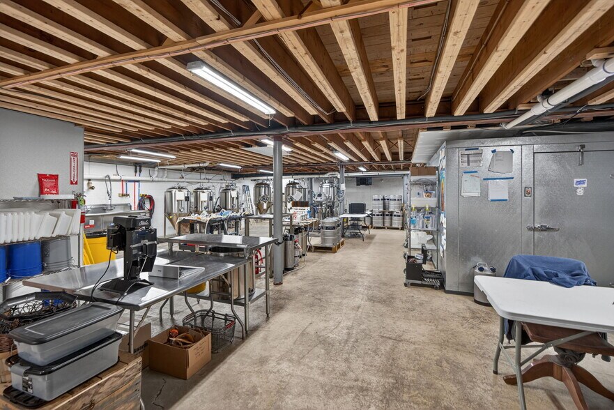 More Photos Of 101 Walnut St, Green Lane Bank For Sale