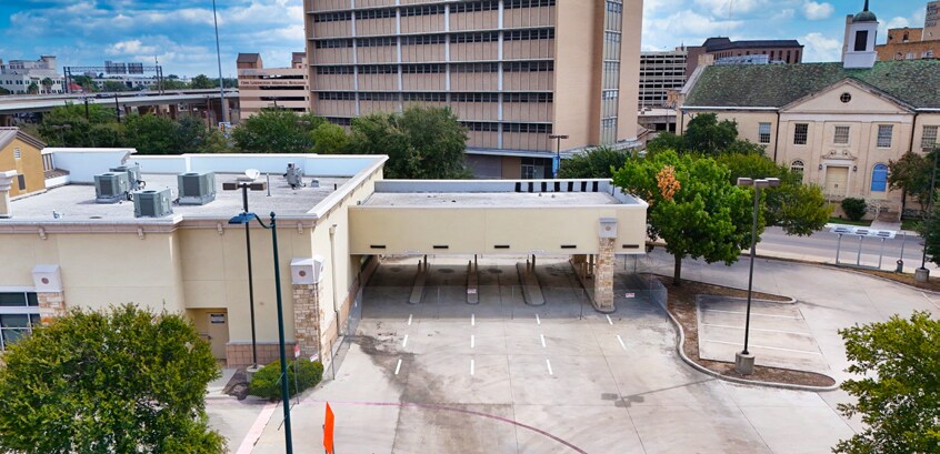 More Photos Of 103 W Quincy St, San Antonio Bank For Lease