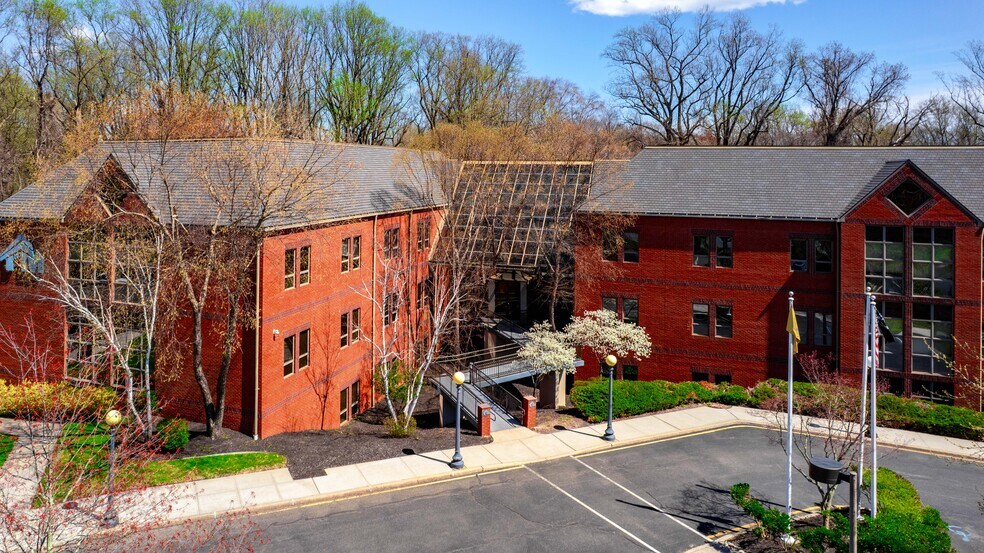 More Photos Of 11 Tindall Rd, Middletown Office For Sale